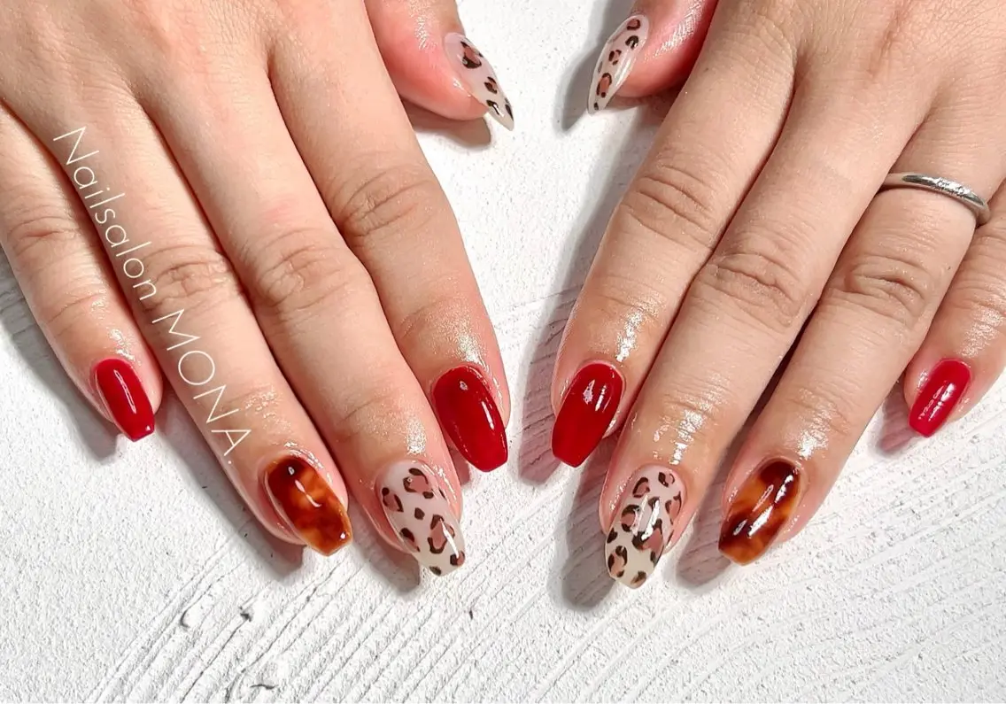 ネイル べっ甲ネイル ハート Nailsalon MONA.のネイルデザイン