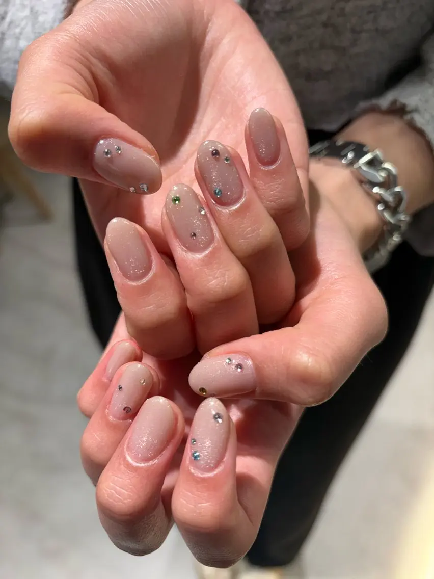 ネイル キラキラネイル ストーンネイル ハンドネイル Miura.H 🦋🫧のネイルデザイン