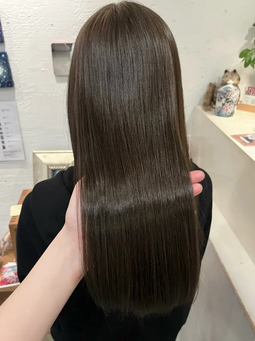 ロング カラー ブリーチ 透明感カラー グレージュ ブリーチなしカラー オリーブグレージュ ヘアカラー 栗林 惟のヘアスタイル