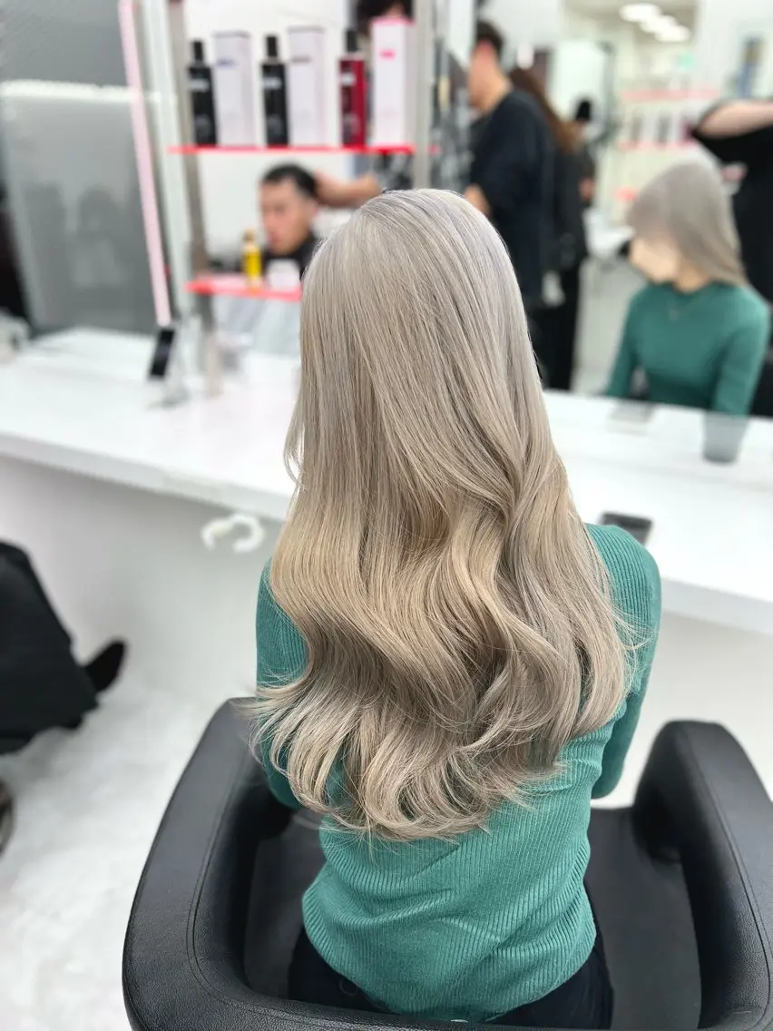 ロング カラー ヘアアレンジ カット ヘアカラー トリートメント ヘッドスパ ヘアセット 💍透明感×韓流ハイ トーン💍RYUTAのヘアスタイル