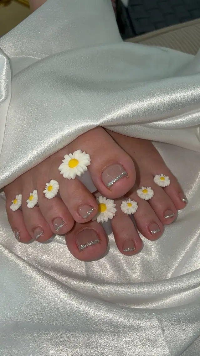 ネイル フレンチネイル ラメ(グリッター) フットネイル JOIE annaのネイルデザイン
