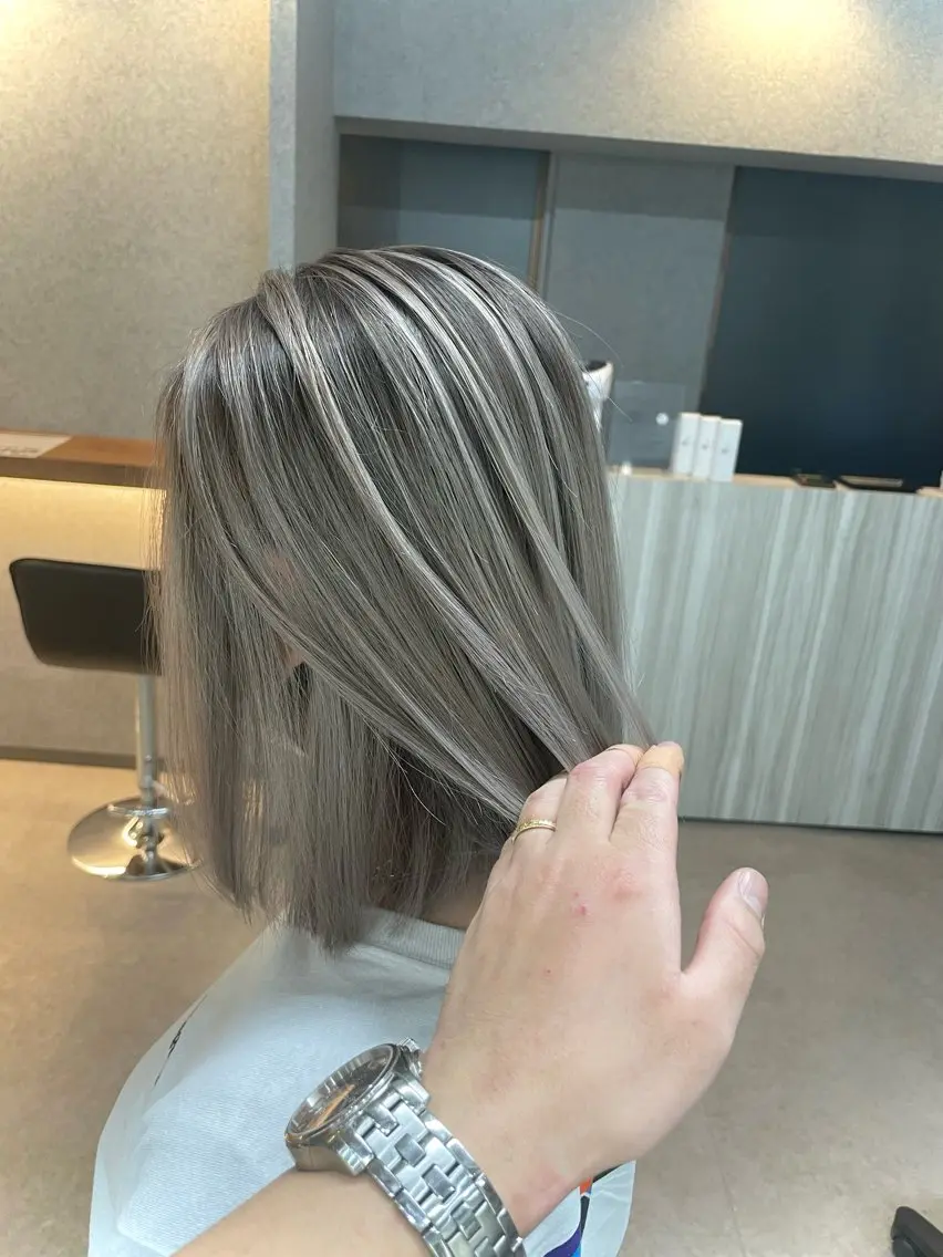 ミディアム レイヤーカット カット ヘアカラー 小嶋 司のヘアスタイル