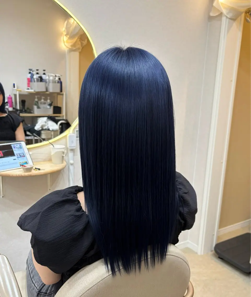 セミロング カラー ブリーチ ブルーカラー 透明感カラー ダブルカラー ネイビーカラー MEZoN/富山 エクステ/MARINのヘアスタイル