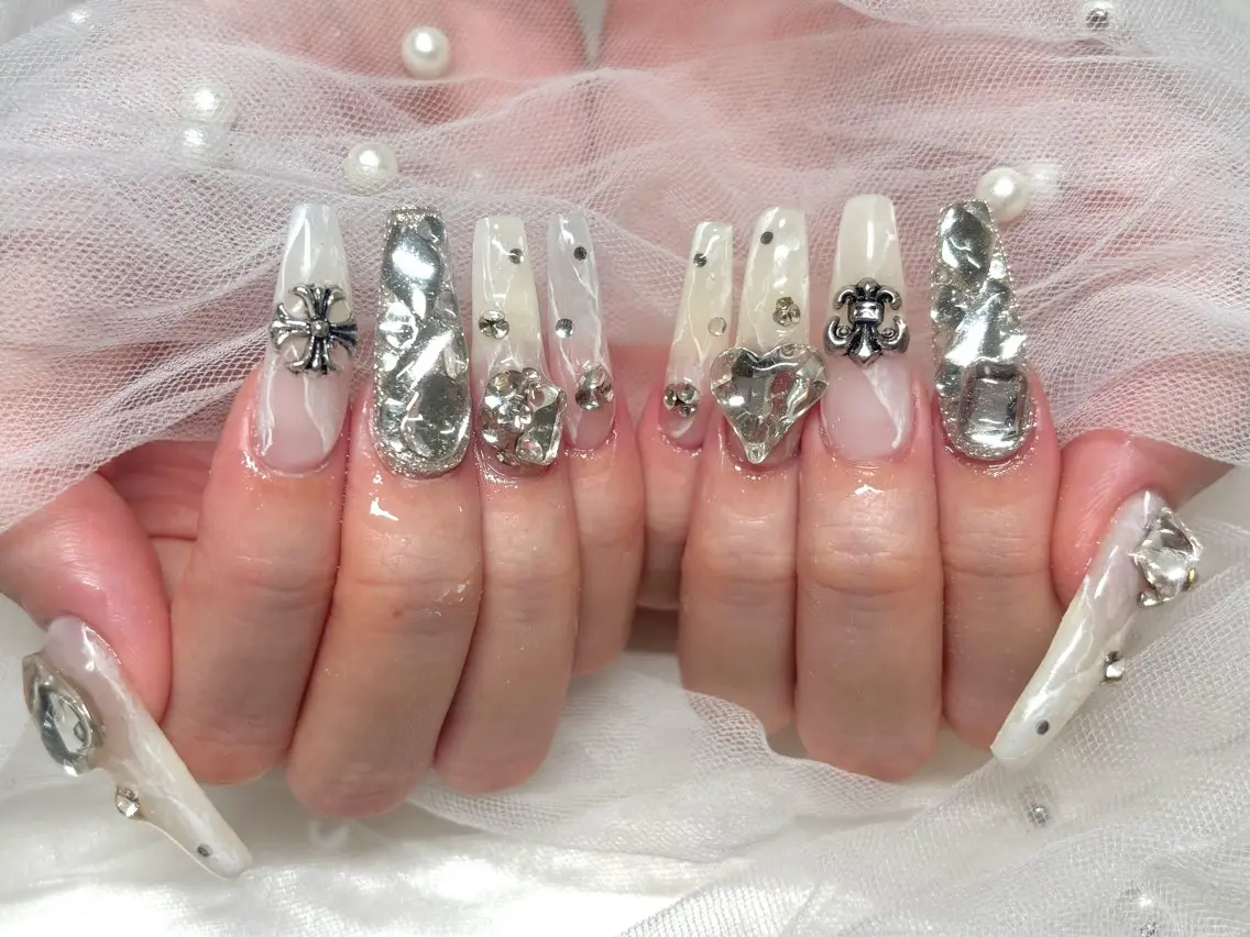 ネイル ハンドネイル Roi〈ロワ〉 Akariのネイルデザイン