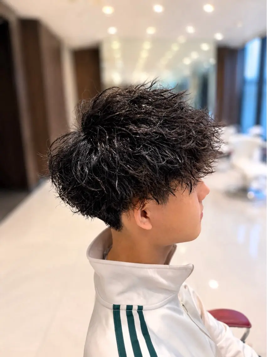 パーマ メンズ 鈴木 瑛介のヘアスタイル