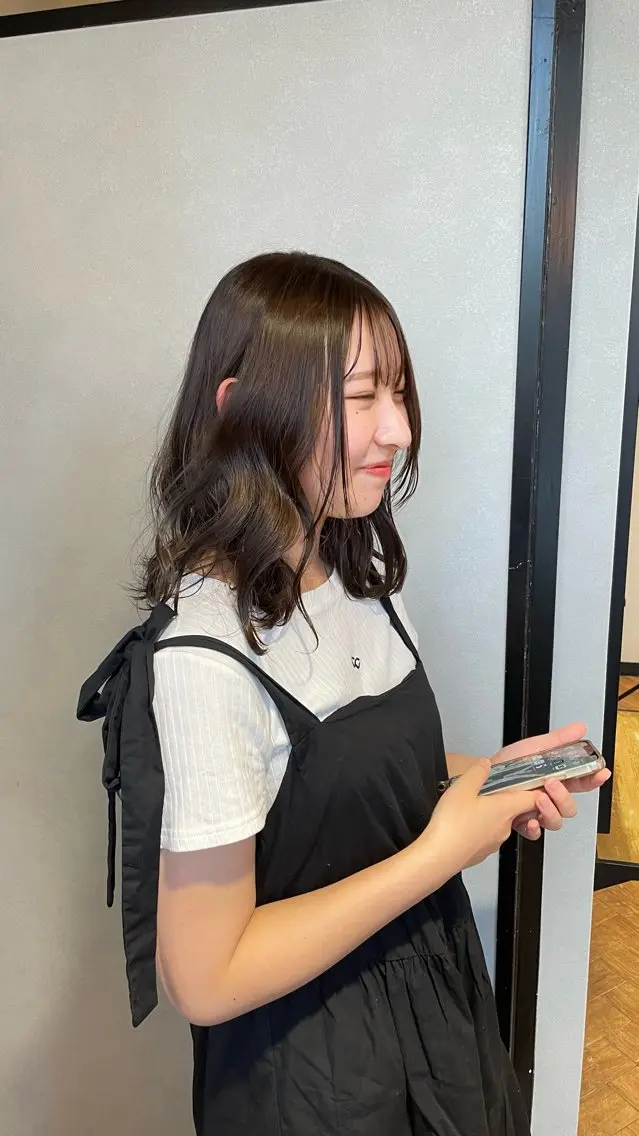 セミロング アッシュ 檜谷 晴　顔周りカットのヘアスタイル