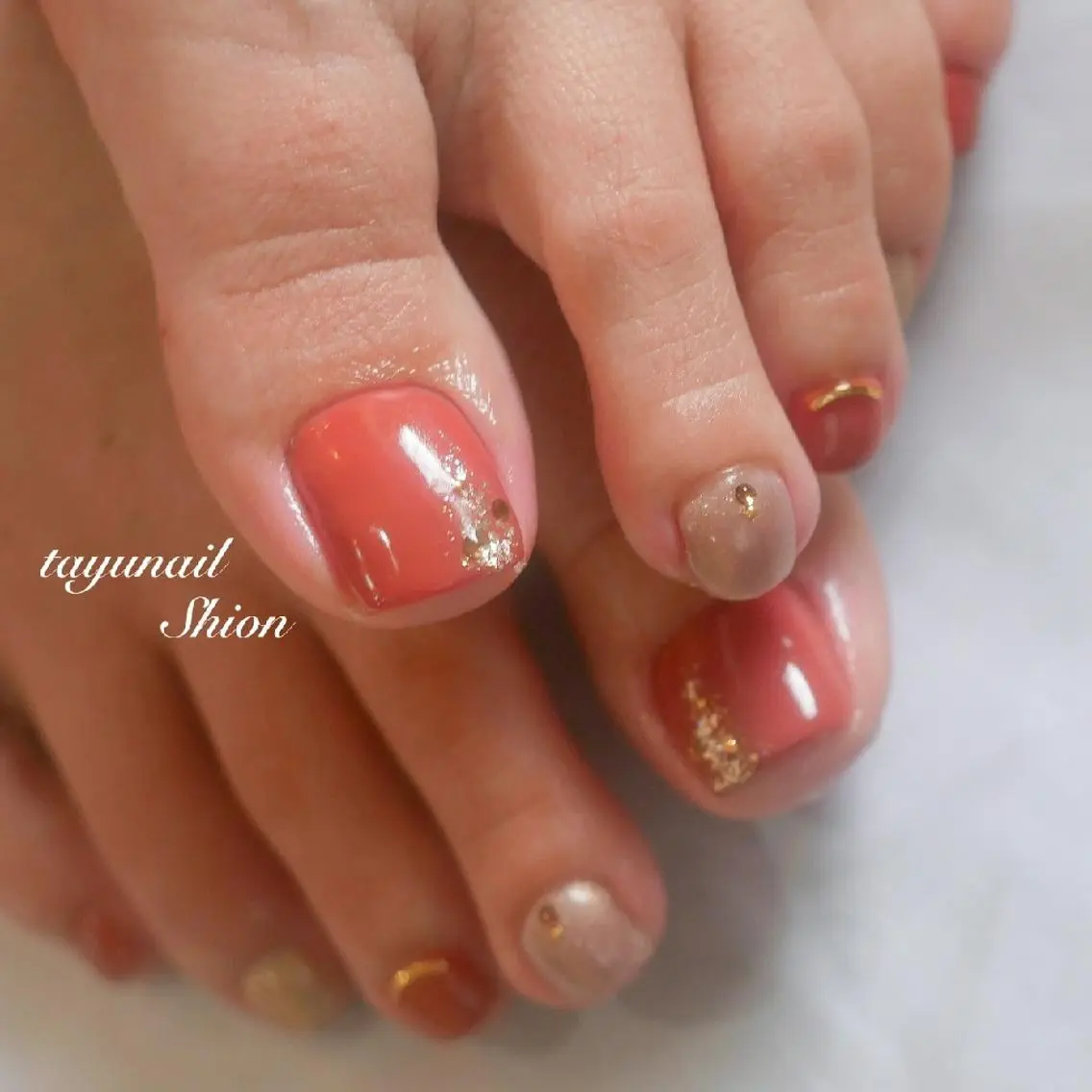 ネイル アートネイル ブルー フットネイル ジェルネイル ゴールド ネイルサロン 【たゆnail】のネイルデザイン