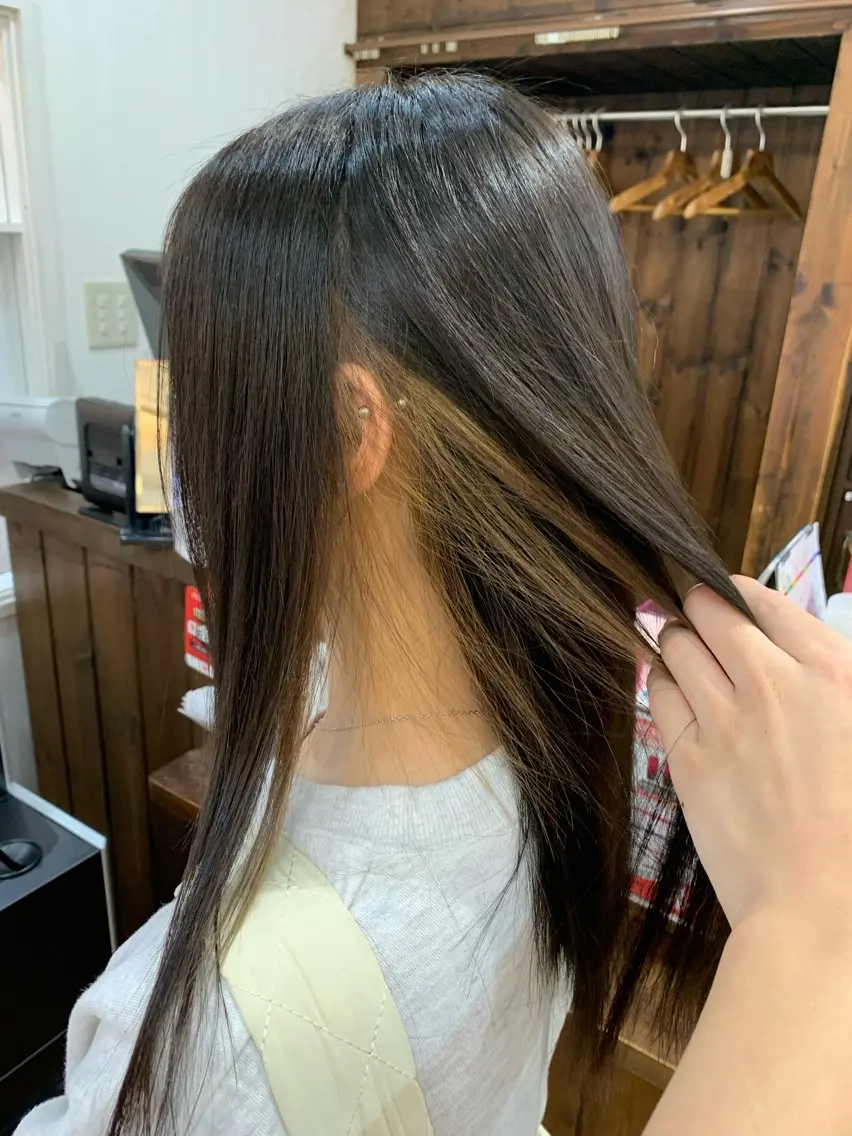 カラー ベージュカラー ブリーチ イヤリングカラー ヘアカラー 🦋メンズカット/パ ーマモデル紀輔🦋‪のヘアスタイル
