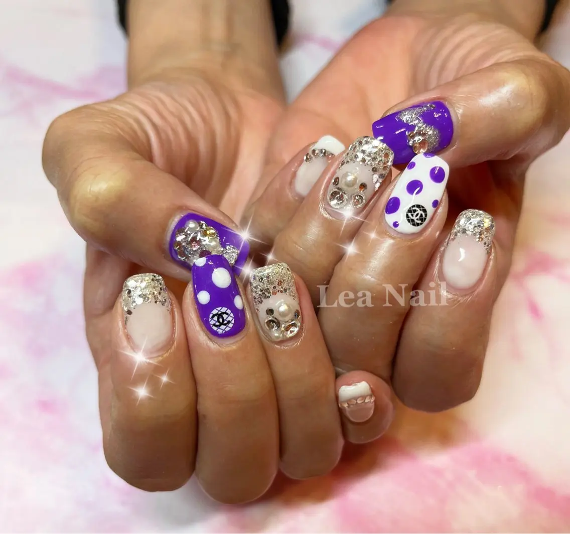 ネイル ドット フレンチネイル キラキラネイル シルバー ハンドネイル Lea Nailのネイルデザイン