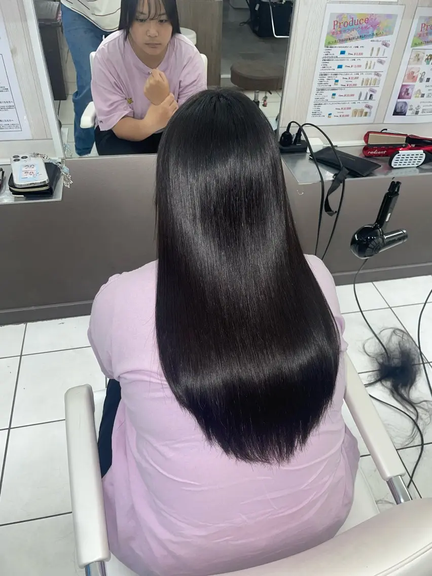 【艶で差がつく、地毛風ストレート🪽🤍】縮毛矯正 ＋ トリートメント ＋ メンテナンスカット✂︎の写真