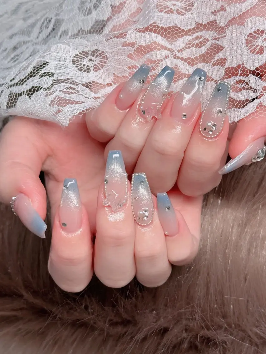 ネイル オーロラネイル フレンチネイル ジェルネイル ハロウィン キラキラネイル H.baby Nail Salonのネイルデザイン