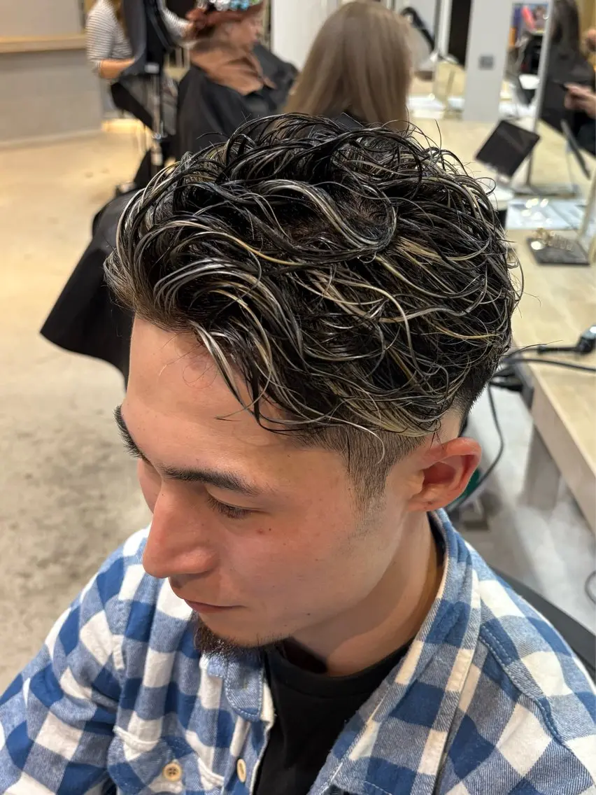 パーマ メンズ メンズブリーチ メンズパーマ HIRO ✂︎のヘアスタイル