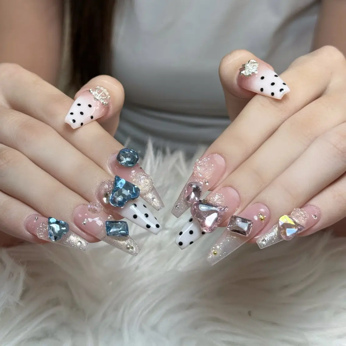 ネイル ボルドー ブラウン チークネイル ドット フットネイル Julli NailStudioのネイルデザイン