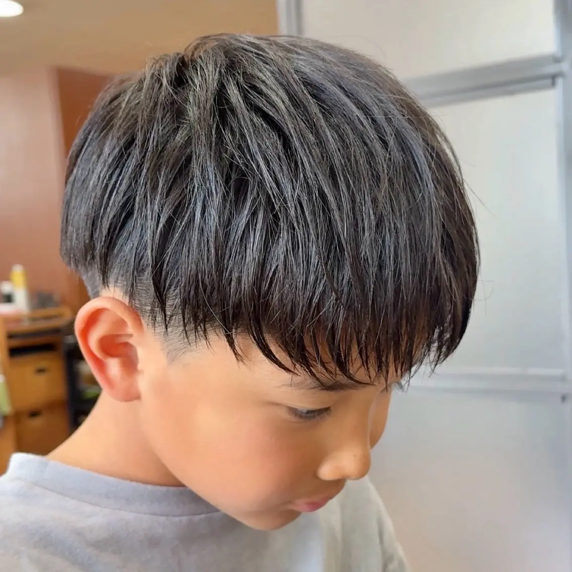 ミディアム メンズ ミディアムパーマ センターパート ダウンパーマ フェザーパーマ カルマパーマ カット ヘアカラー パーマ 【メンズ特化美容師】 SHIN / 鈴鹿のヘアスタイル