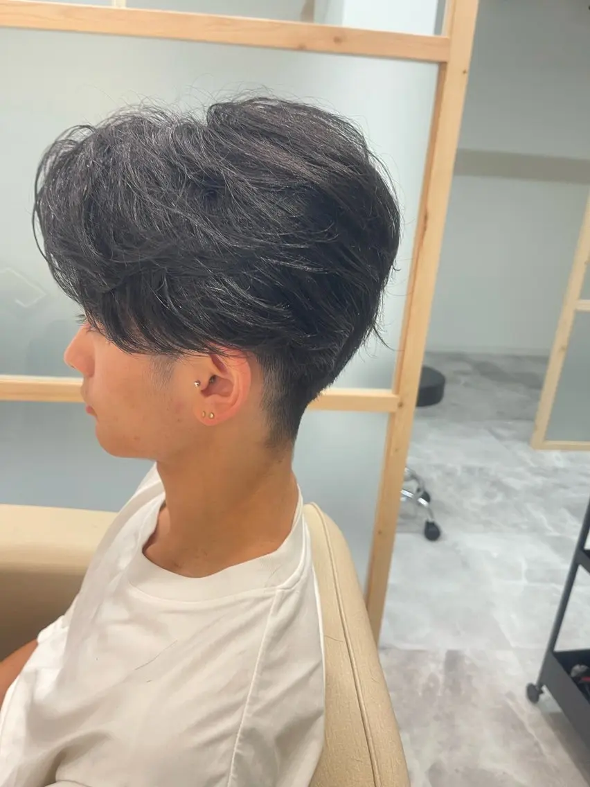 ショート メンズ オールバック フェザーパーマ メンズパーマ カット パーマ 穐山 翔【店長】 髪質改善/ハイライトのヘアスタイル