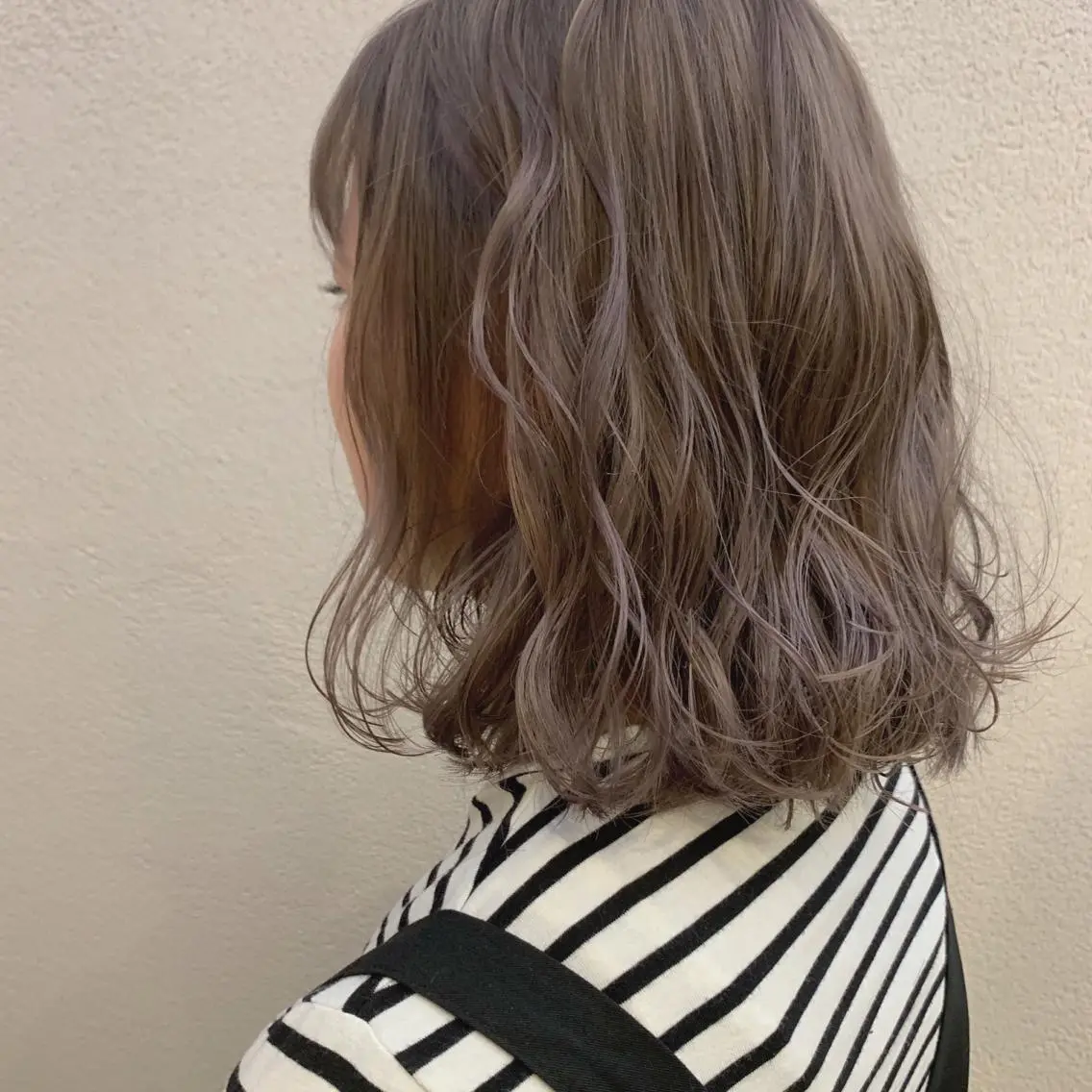 ミディアム カラー ベージュカラー ミルクティーベージュ ayano /トレンドヘアのヘアスタイル