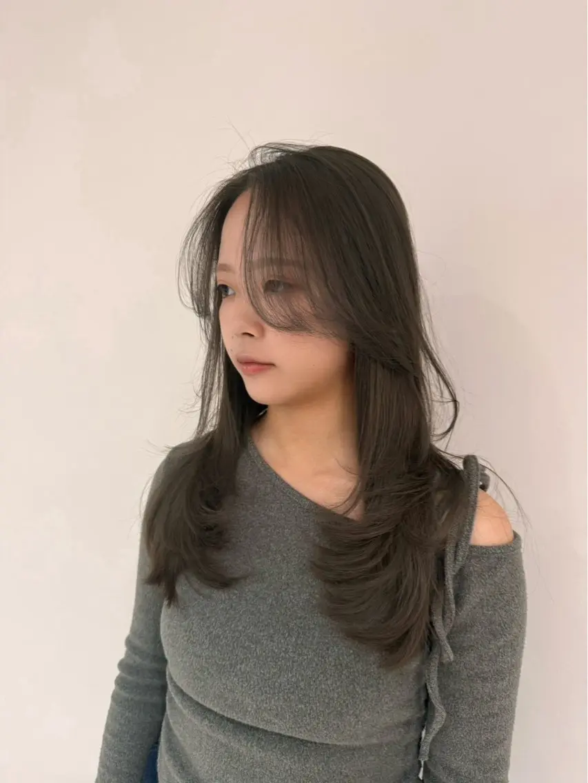 セミロング ヘアカラー début 【ももか】のヘアスタイル