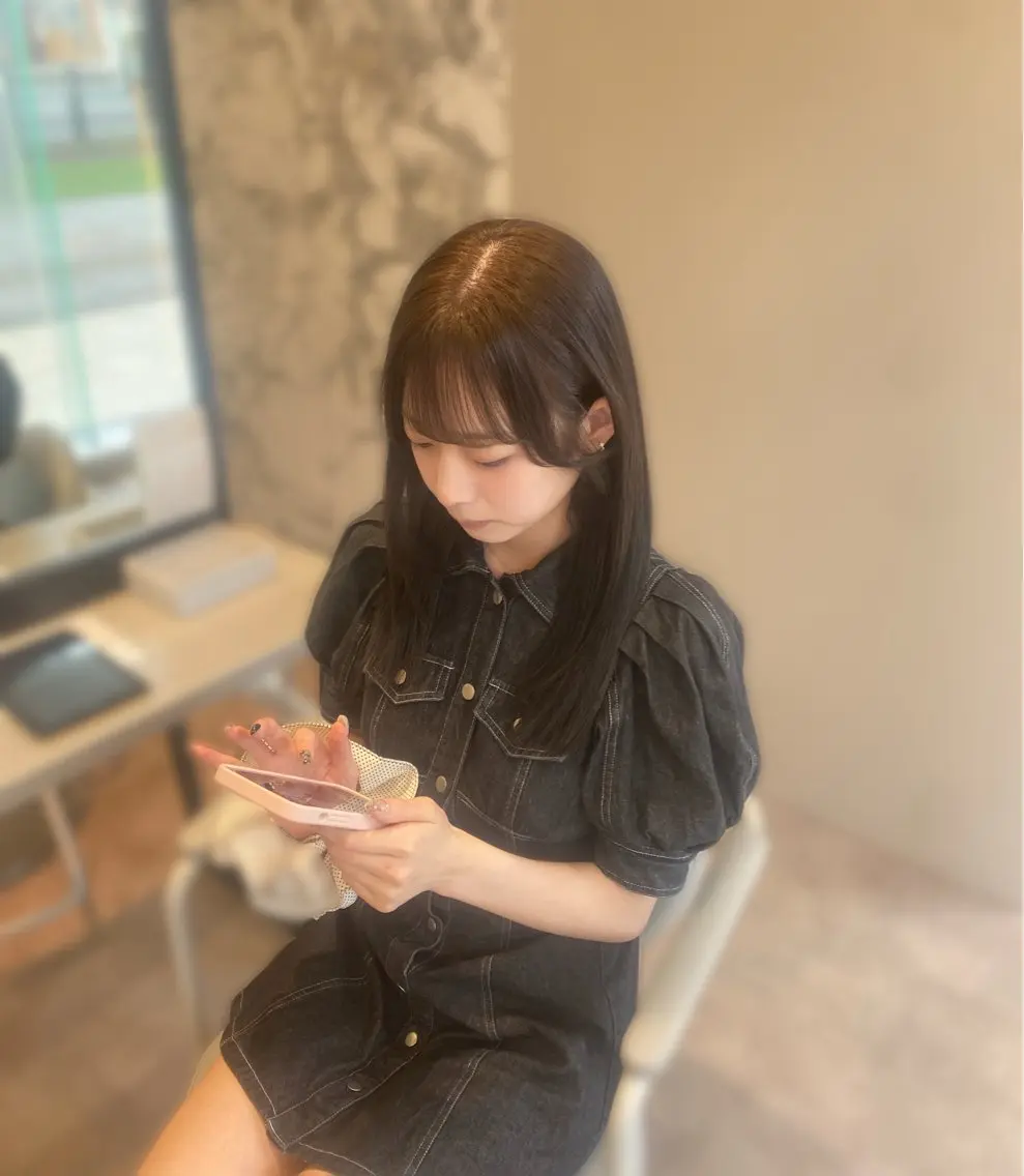 ロング カラー 透明感カラー グレージュ 水竹 日向のヘアスタイル