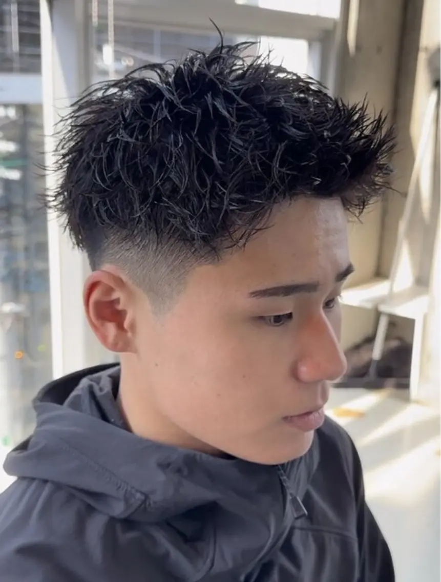 ショート パーマ メンズ パーマ 中谷海里/フェザー パーマ/スパイキーのヘアスタイル