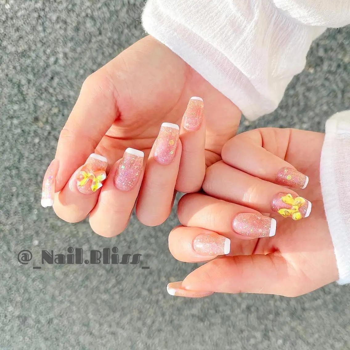 ネイル オーロラネイル フレンチネイル リボン ハンドネイル NAIL BLISSのネイルデザイン