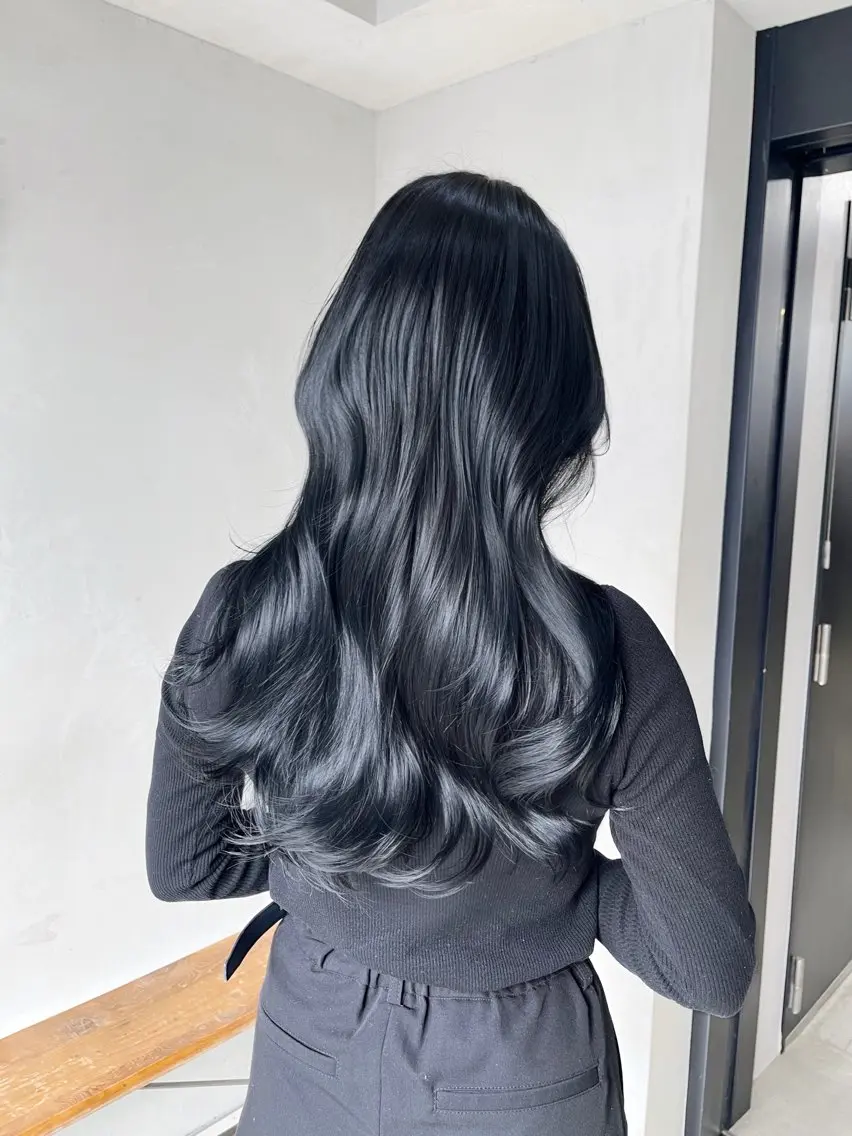 ロング カラー 黒髪 ブルーカラー ブルーブラック 透明感カラー グレージュ ヘアカラー トリートメント 韓国ヘア🫧 KAZUTOのヘアスタイル