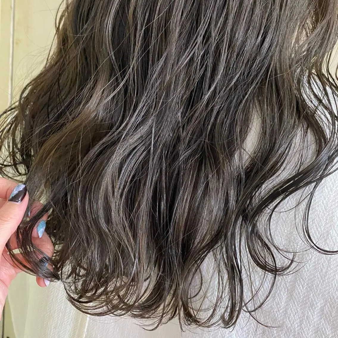 ミディアム カラー ブリーチ グレージュ 清村 和音のヘアスタイル