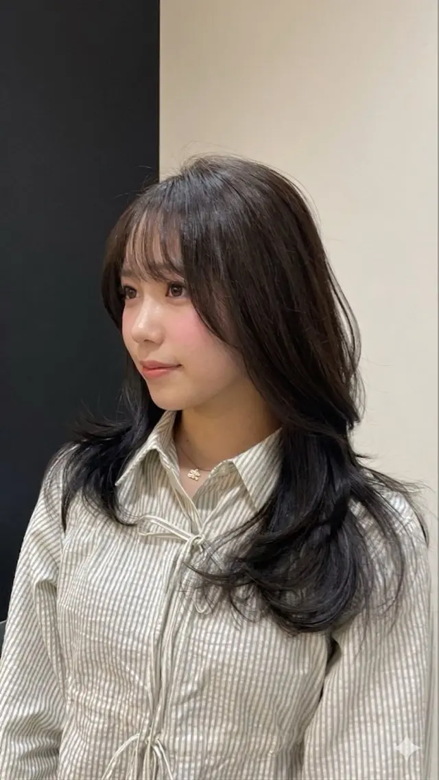 ロング カラー 岡本 七星のヘアスタイル