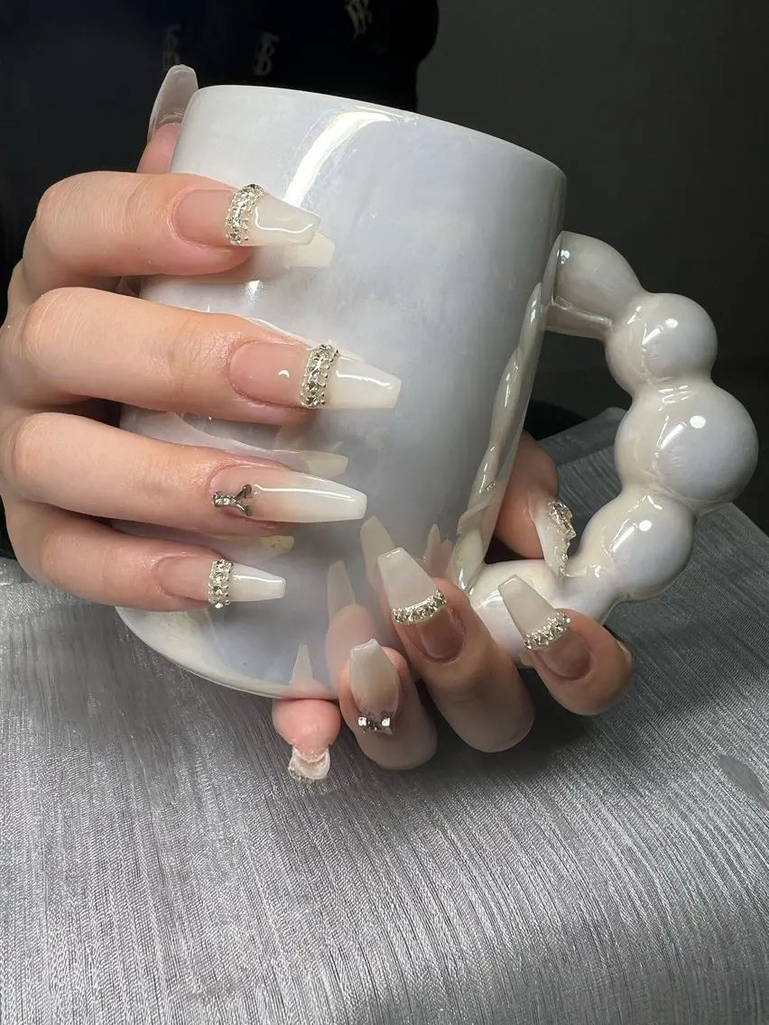 ネイル オーロラネイル チークネイル 長さ出し フットネイル フレンチネイル ハンドネイル Lee Nailsのネイルデザイン