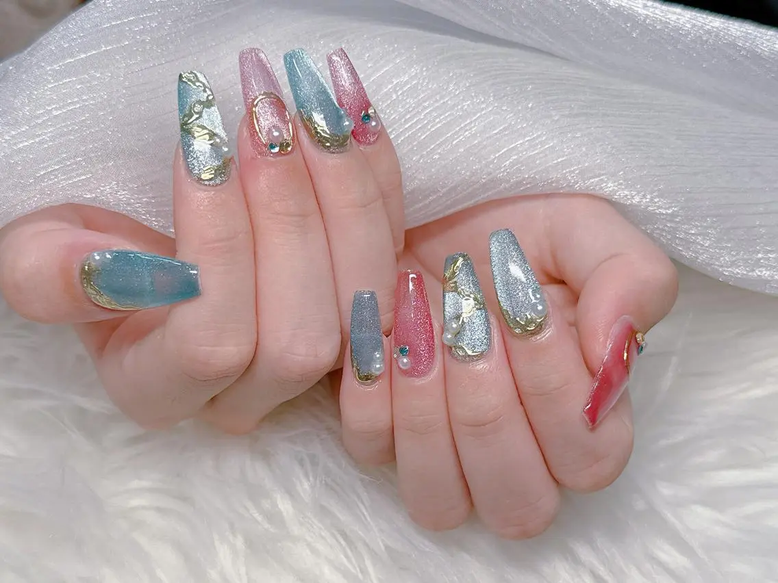 ロング カラー グラデーションカラー 韓国風ヘア ハンドネイル Bling Salonのネイルデザイン