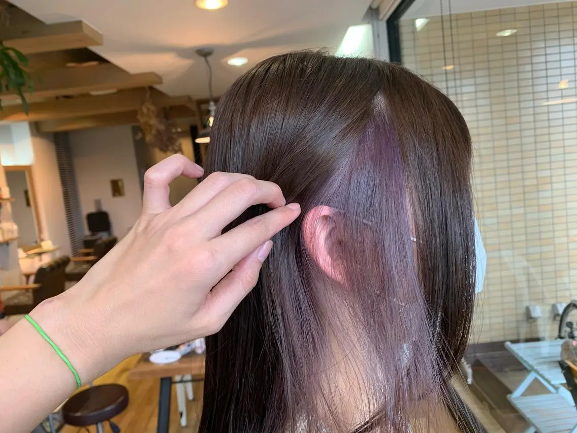 ロング カラー インナーカラー パープルカラー ヘアカラー トリートメント ツキダテ ユイのヘアスタイル