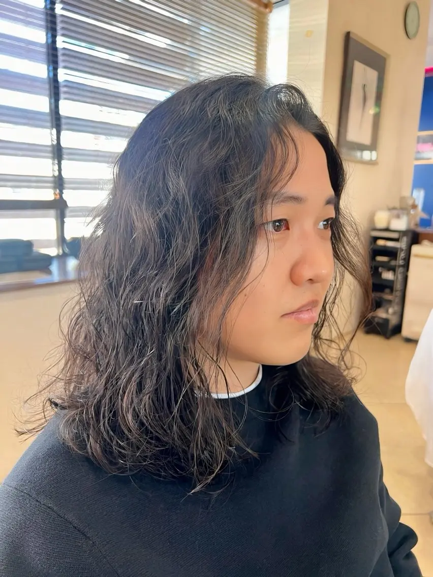 セミロング パーマ メンズ カット パーマ トリートメント ヘッドスパ イーストハムネオ高木 亮人🌿のヘアスタイル