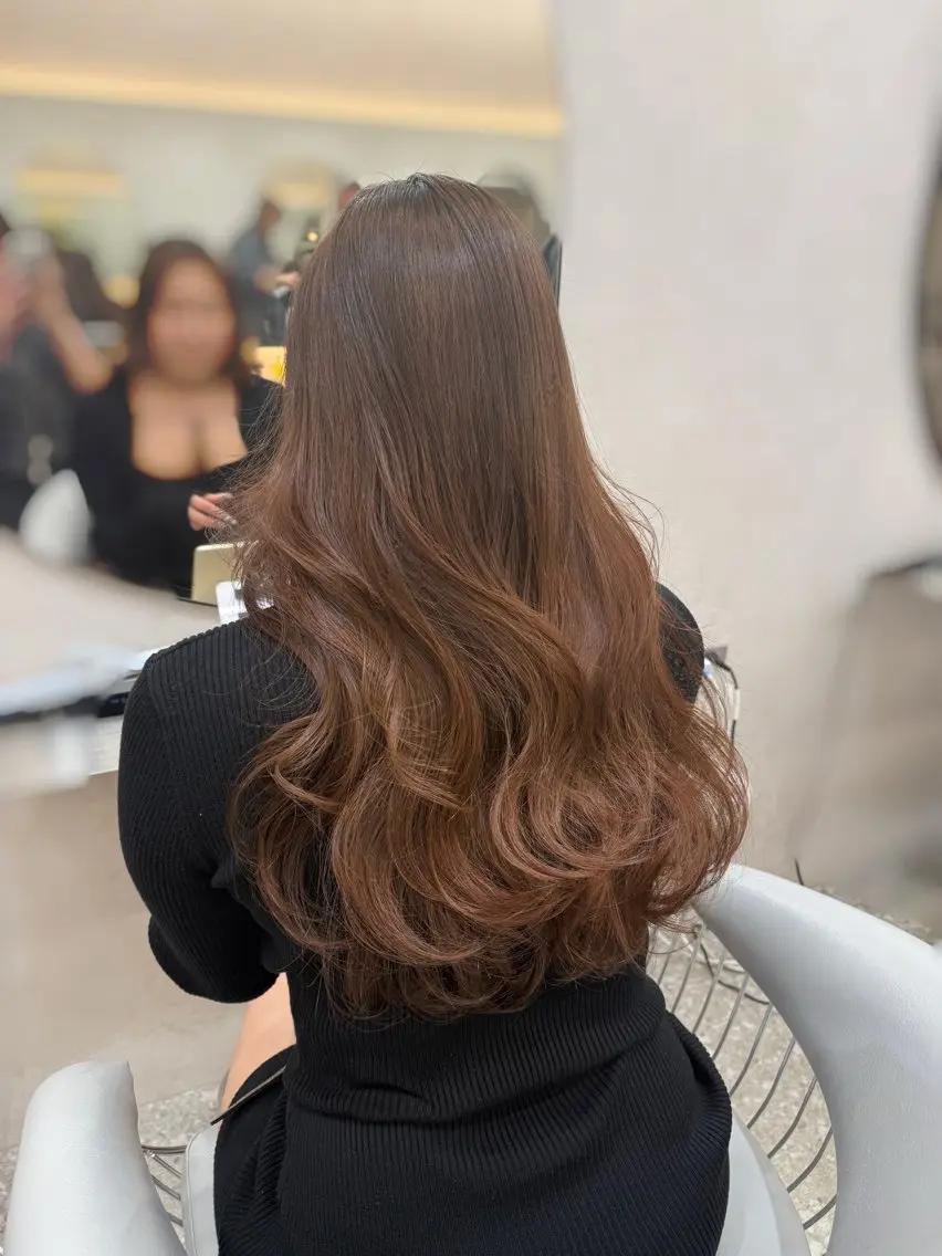 ロング カラー ヘアアレンジ シールエクステ ブリーチ ブラウンカラー ダブルカラー ブリーチなしカラー カット ヘアカラー トリートメント レイヤー/顔周り/ 透明感カラー/ななのヘアスタイル