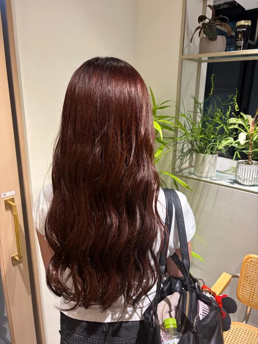 ロング カラー レッドカラー 大川 七夏のヘアスタイル
