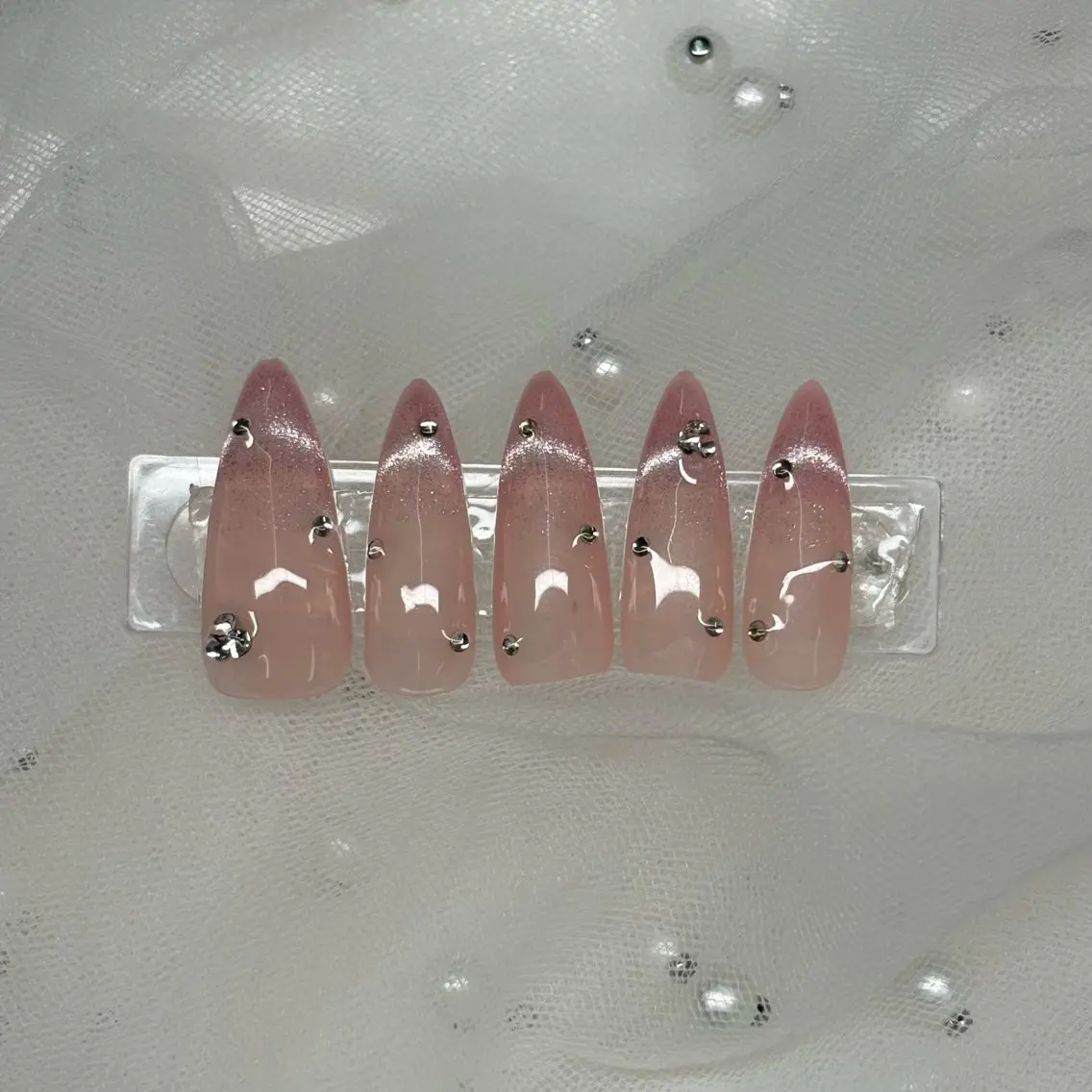 長さ出し10本【マグネットフレンチ✖️ストーン💅サンプルD】コースの写真