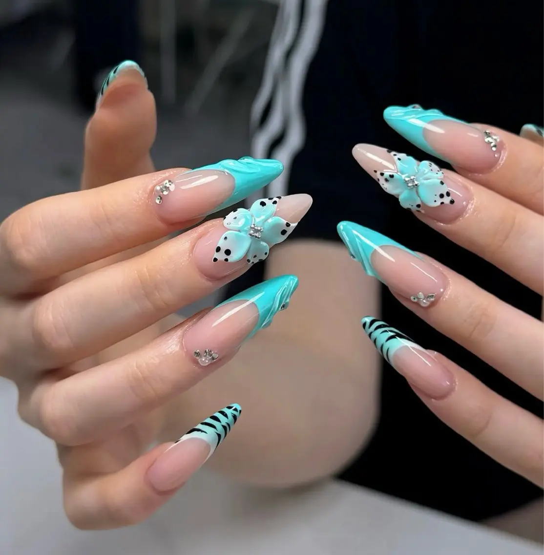 ネイル アートネイル ボルドー フレンチネイル ジェルネイル 氷ネイル・うるうるネイル ハンドネイル Julie NailSalonのネイルデザイン