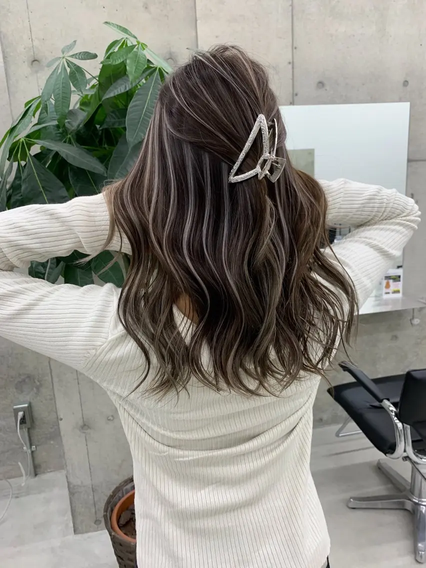 カラー ブリーチ ケアブリーチ ハイライトカラー ブリーチ/ハイトーン 名古屋栄 リカのヘアスタイル