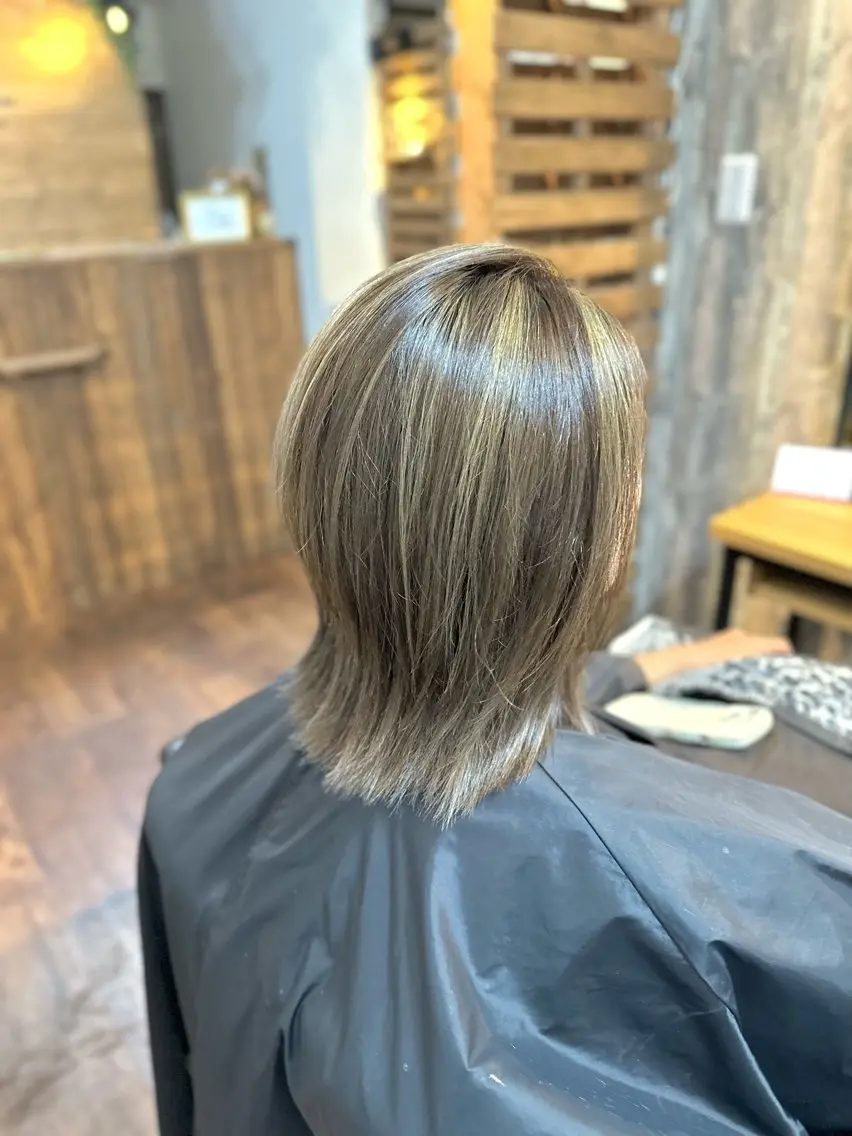 ミディアム カラー ハイライトカラー ハイライト カット ヘアカラー トリートメント Luzir⭐︎ GEN⭐︎のヘアスタイル