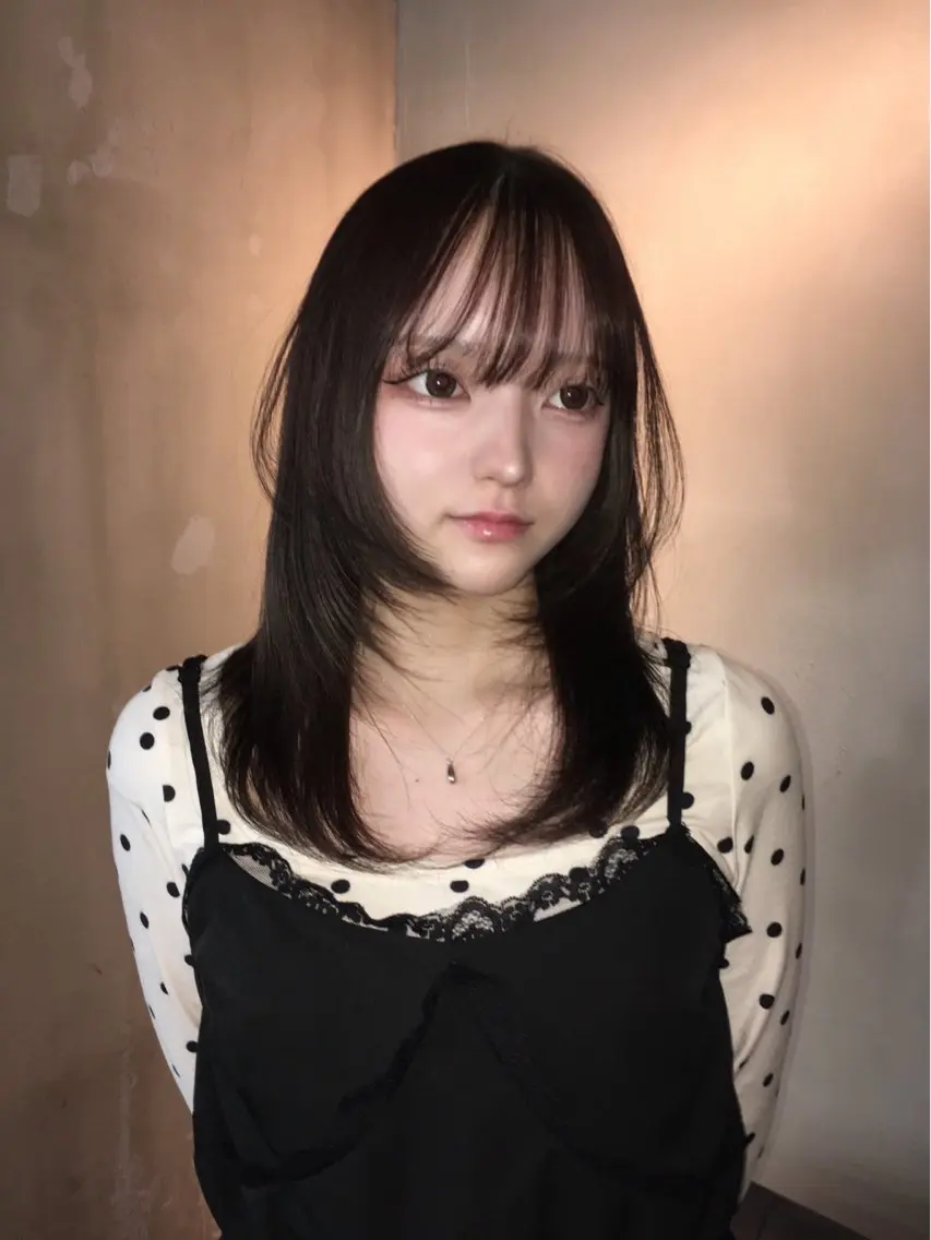 セミロング レイヤーカット Momoka🪷 /ハイトーンのヘアスタイル