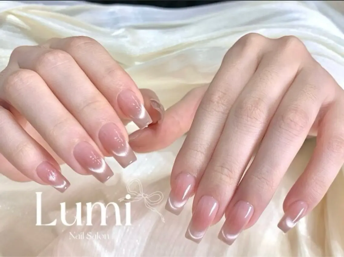 ワンホンチーク+マグネットフレンチネイル🌸の写真