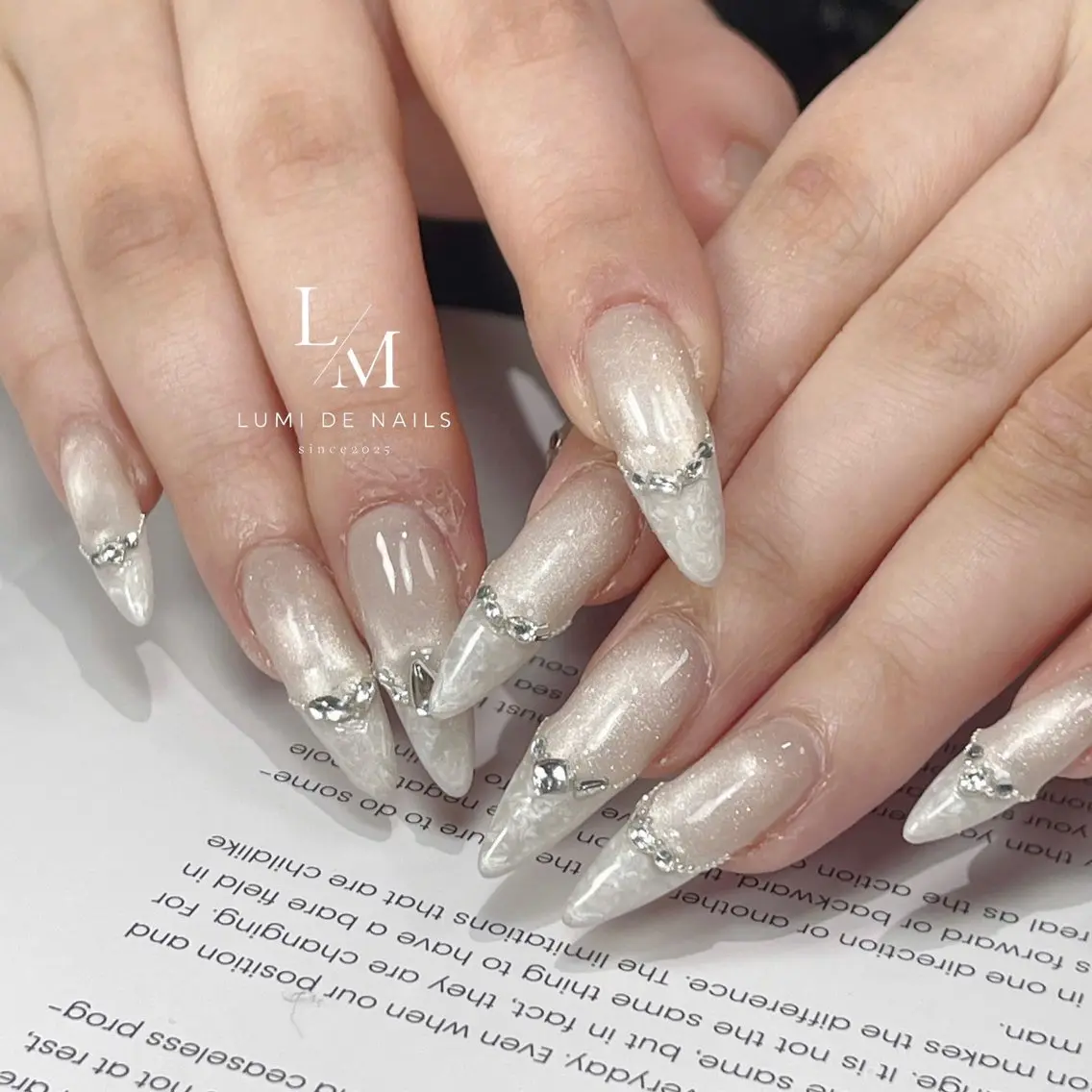 ネイル グラデーション ラメ(グリッター) マグネットネイル ミラーネイル ニュアンスネイル ハンドネイル Lumi de nailsのネイルデザイン