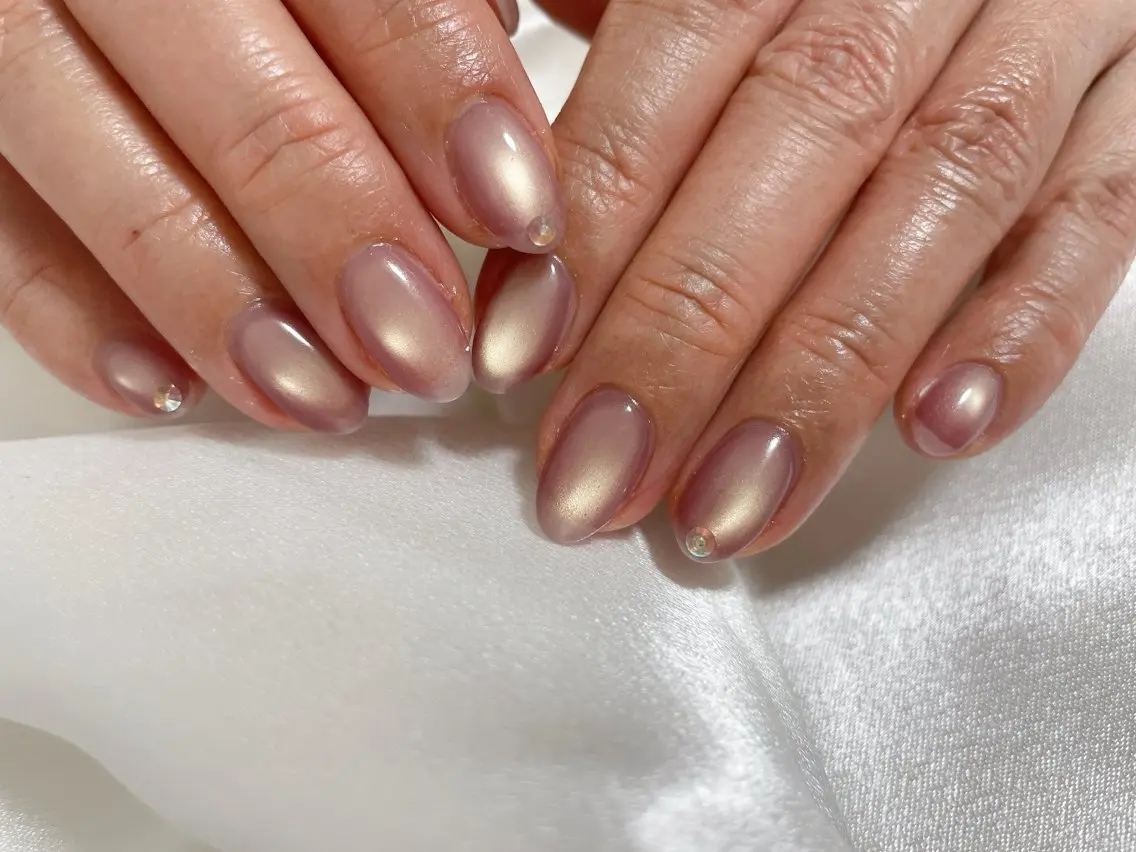 ネイル オーロラネイル フットネイル フレンチネイル ジェルネイル マグネットネイル ハンドネイル mogunail &blowのネイルデザイン