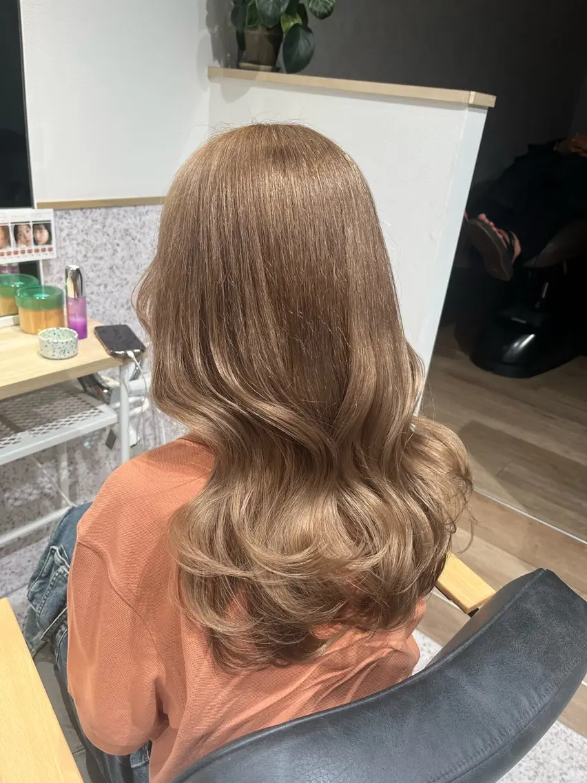 ロング カラー ベージュカラー ブリーチ ダブルカラー ミルクティーベージュ 髪質改善 ヘアカラー トリートメント 髪質改善&艶カラー/ ほんだあみ (♡)のヘアスタイル