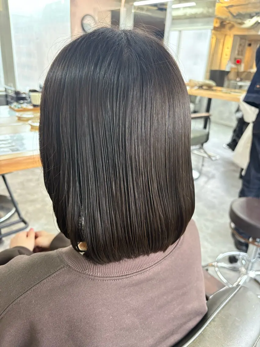 ミディアム カット ヘアカラー シモイケ ルアのヘアスタイル