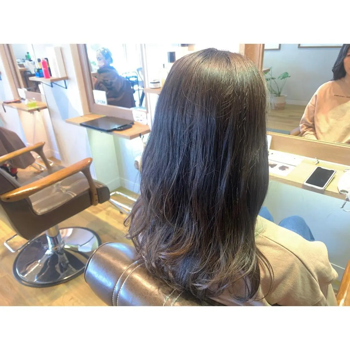 ロング カラー アッシュ アッシュグレー ヘアカラー トリートメント ツキダテ ユイのヘアスタイル