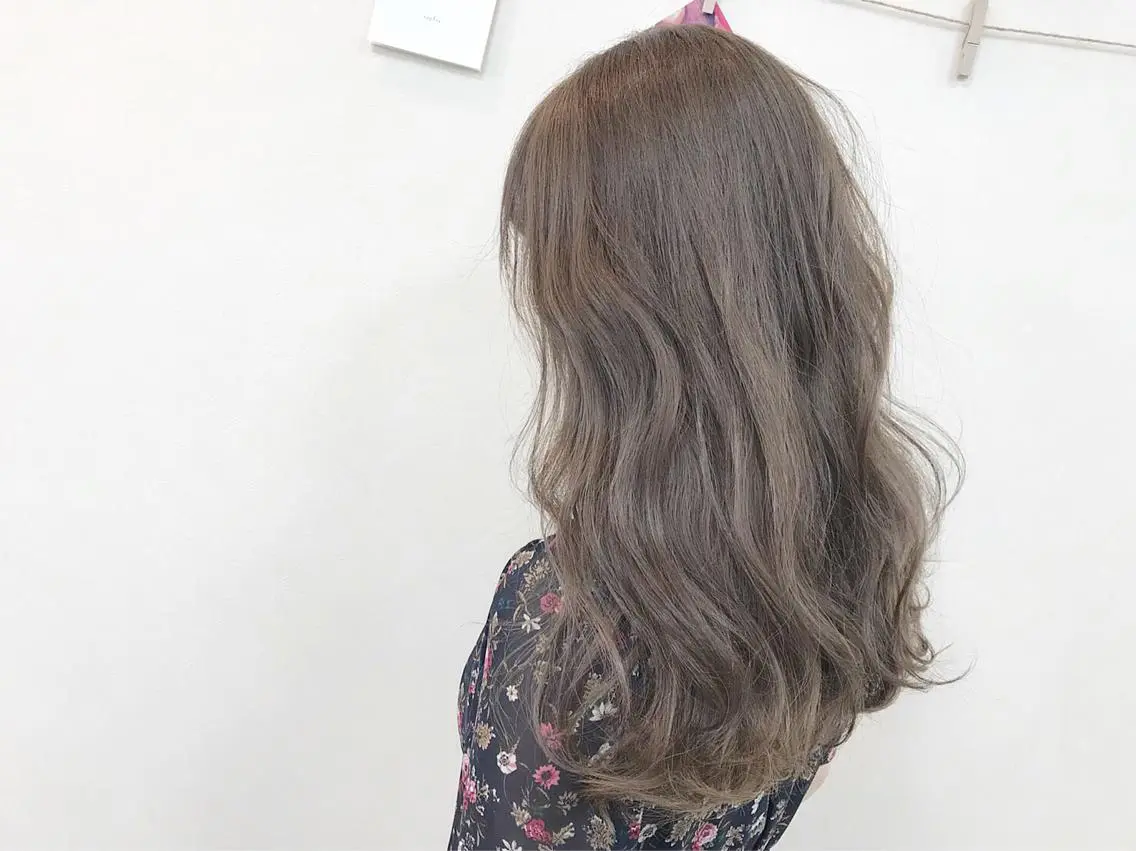 ロング カラー ベージュカラー ブリーチ 立川 奈那子のその他イメージ