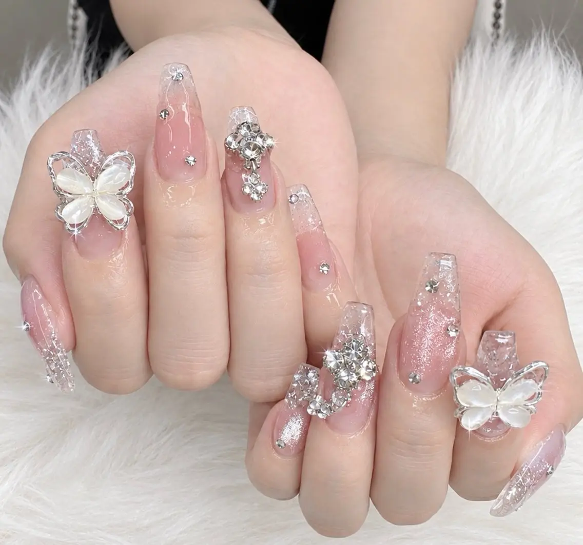 ネイル MIKA RUBY NAIL SLONのネイルデザイン