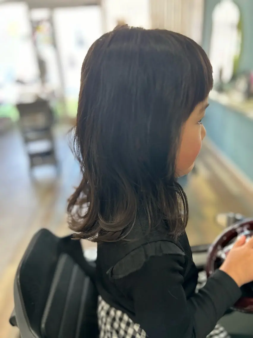 セミロング 似合わせカット 縮毛矯正 キッズヘアー ルッツのヘアスタイル