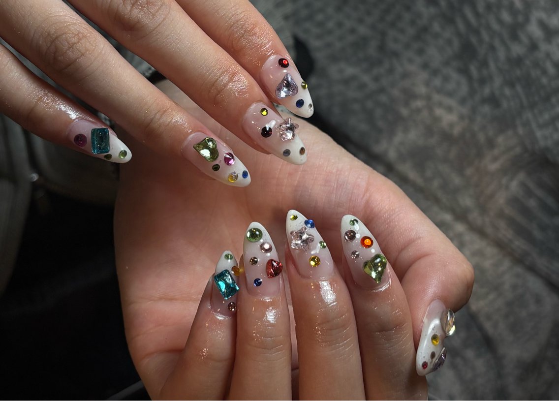 ネイル キラキラネイル ストーンネイル ハンドネイル D.d nail Rina✨のネイルデザイン