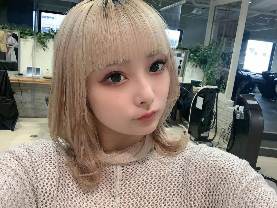 ミディアム カラー 透明感ハイトーン🦄 キラ🌈のヘアスタイル