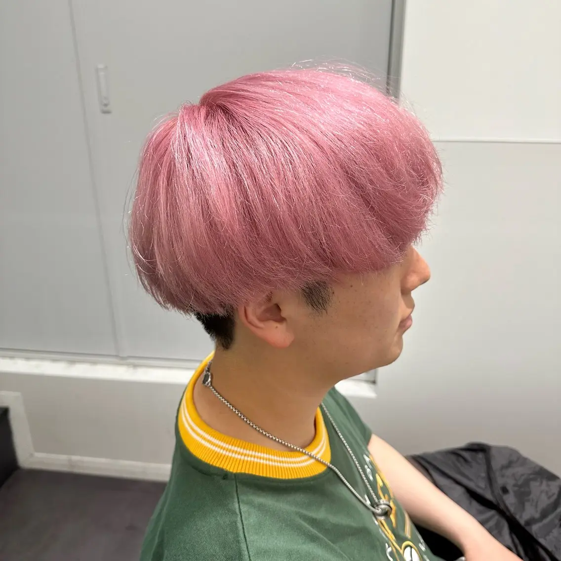 ミディアム カラー メンズ ヘアカラー 💫艶ハイトーン×髪 質改善💫リュウトのヘアスタイル